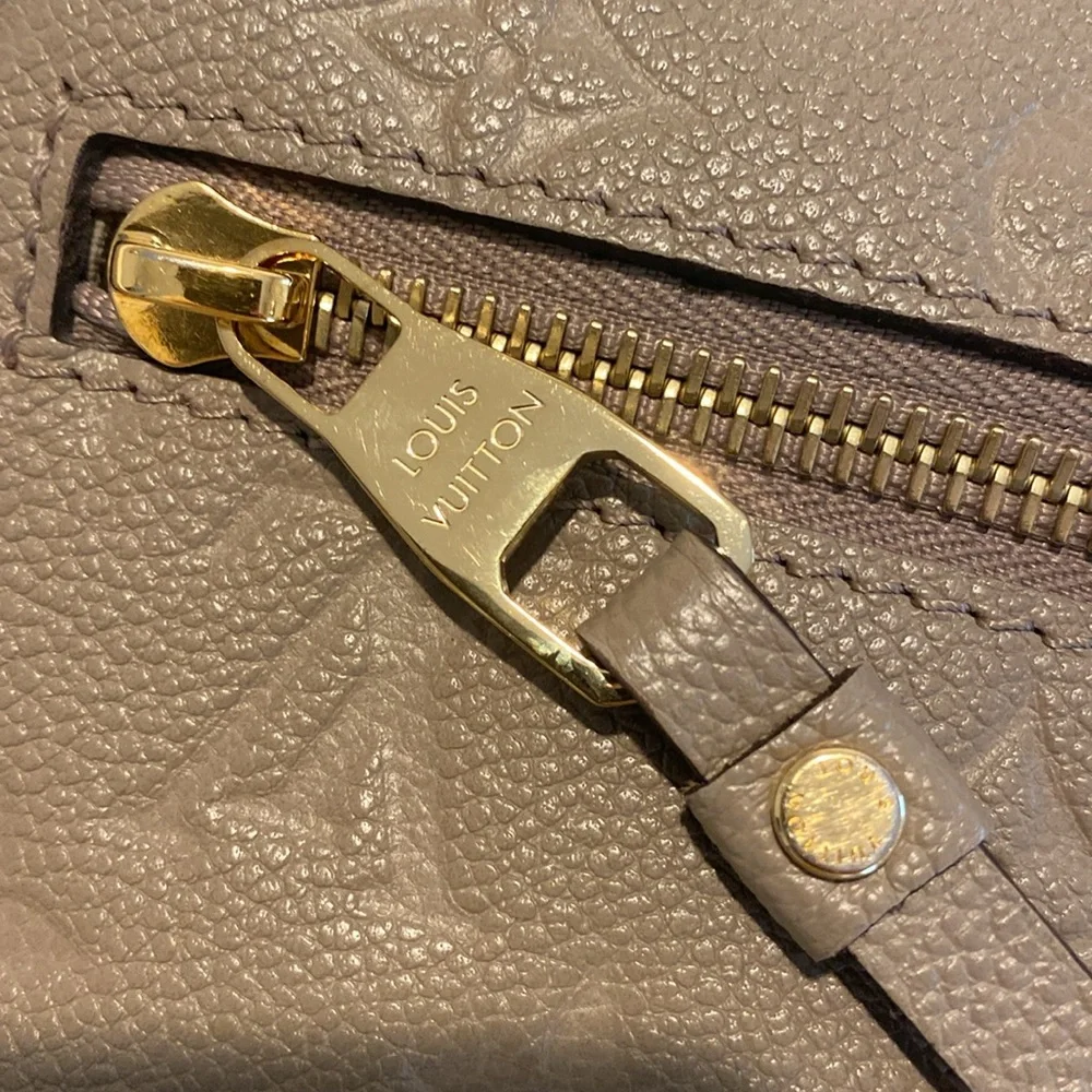 Louis Vuitton Pochette Metis Monogram Women Bag